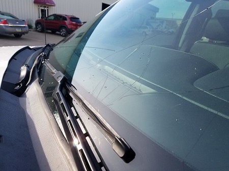 Cracked windshield | Bailey’s Auto Body